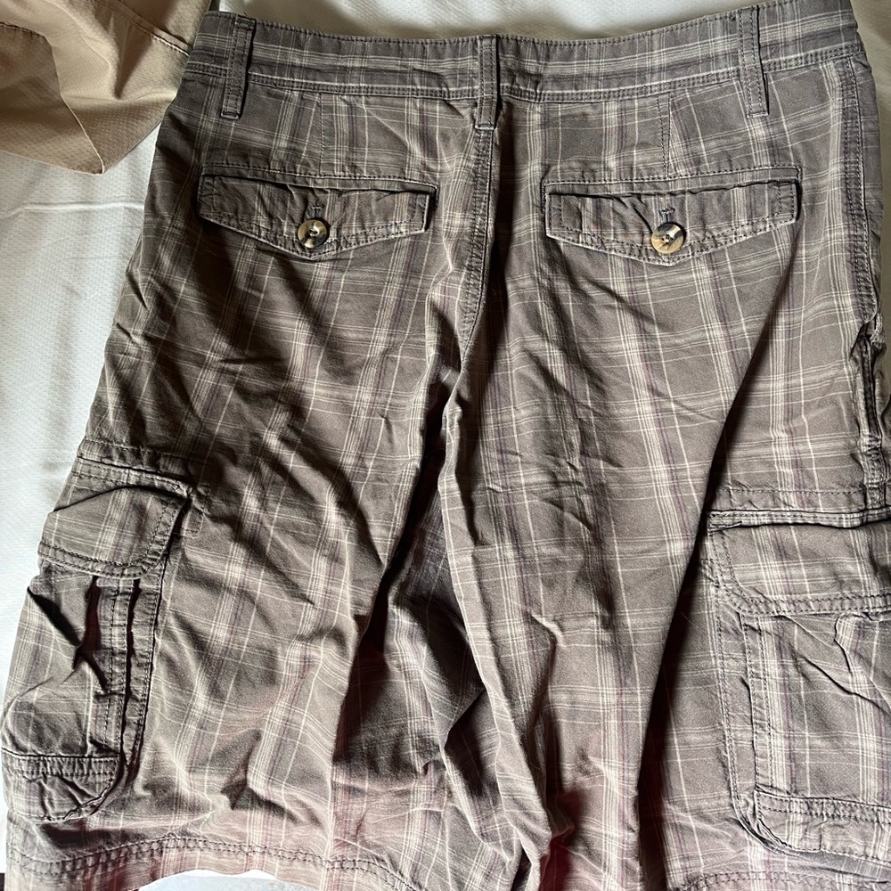 Eddie Bauer mens patterned shorts size 32